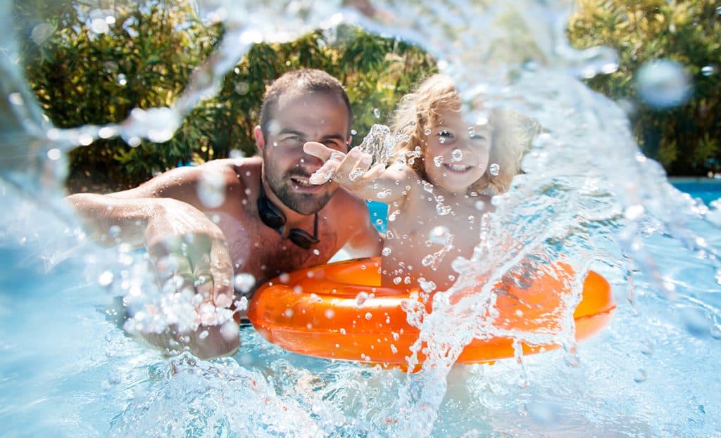 Deti vodu milujú: Zahrajte sa s nimi tieto hry, ktoré ich aj niečo naučia.